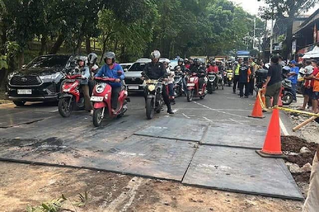 Macet Horor 5 Km Akibat Jalan Raya Lenteng Agung Ambles Macet Horor 5 Km Akibat Jalan Raya Lenteng Agung Ambles