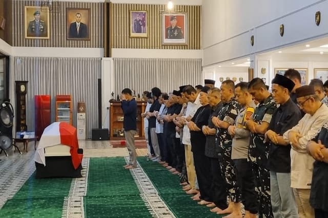 Disalatkan, Jenazah Ryamizard Ryacudu Akan Dimakamkan di TMPN Kalibata Besok Disalatkan, Jenazah Ryamizard Ryacudu Akan Dimakamkan di TMPN Kalibata Besok