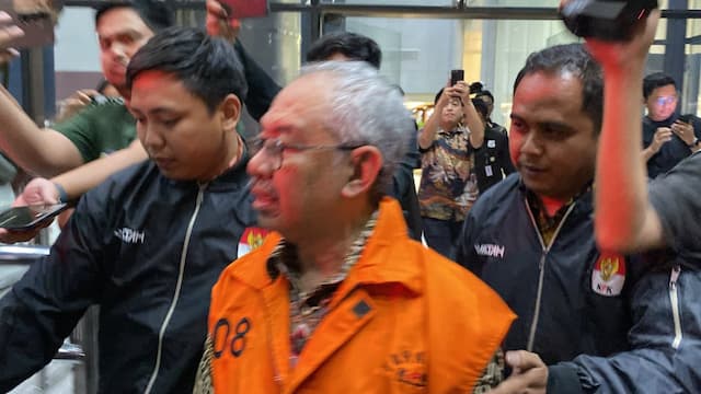 KPK Tahan 3 Tersangka Kasus Dugaan Korupsi Gedung Pemkab Lamongan KPK Tahan 3 Tersangka Kasus Dugaan Korupsi Gedung Pemkab Lamongan