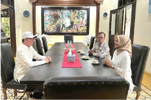 Stafsus Wapres Bertemu dengan Jokowi di Solo, Bahas Apa? Stafsus Wapres Bertemu dengan Jokowi di Solo, Bahas Apa?