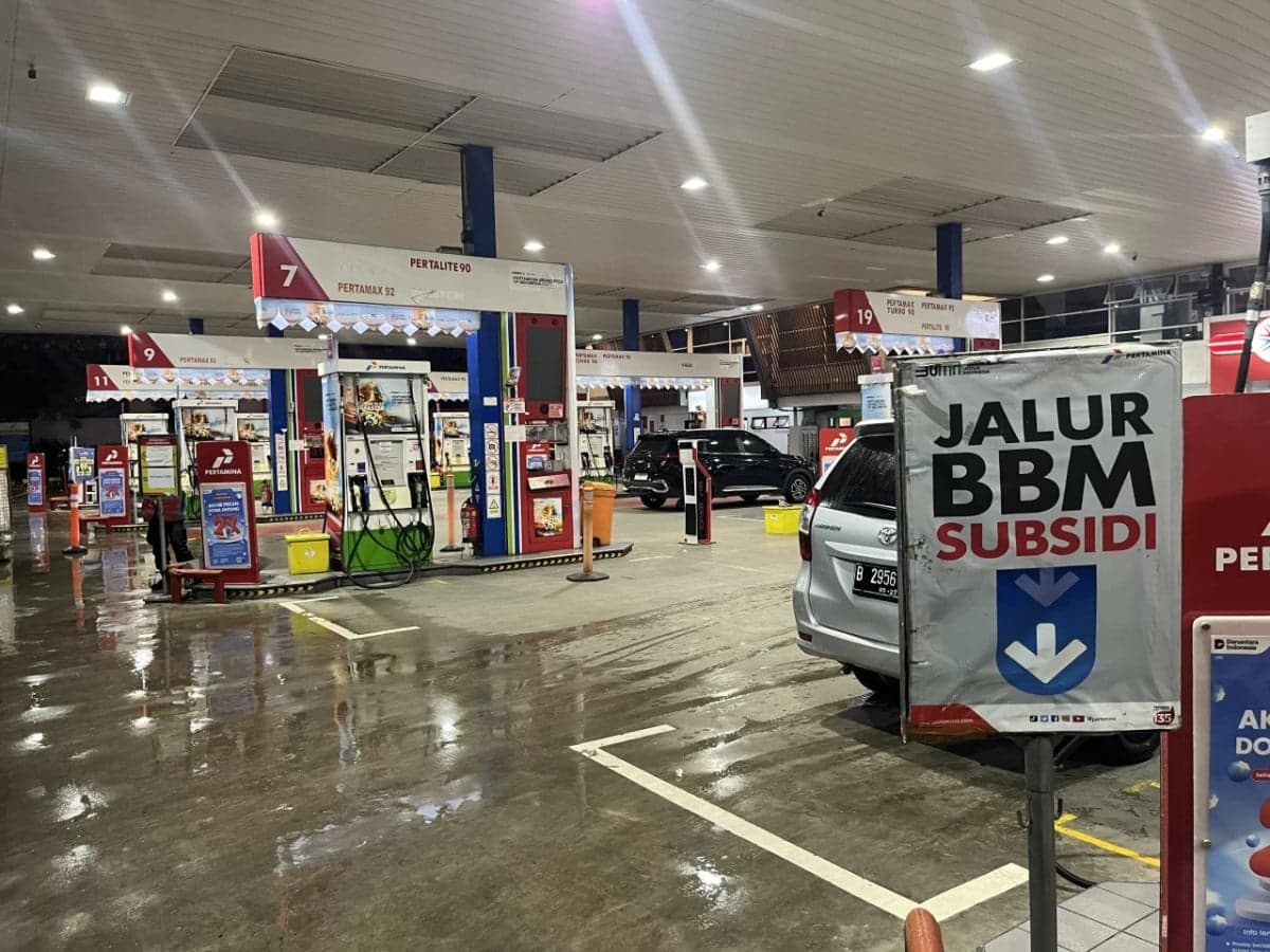 DPR: WFH 1 Hari Seminggu Belum Tentu Efektif Turunkan Konsumsi BBM DPR: WFH 1 Hari Seminggu Belum Tentu Efektif Turunkan Konsumsi BBM