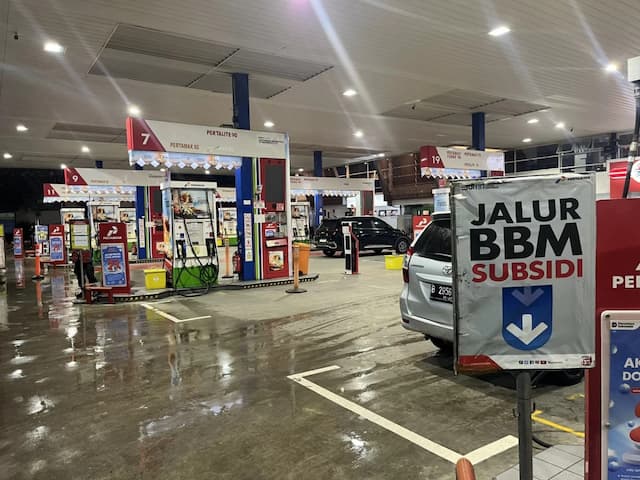 DPR: WFH 1 Hari Seminggu Belum Tentu Efektif Turunkan Konsumsi BBM DPR: WFH 1 Hari Seminggu Belum Tentu Efektif Turunkan Konsumsi BBM