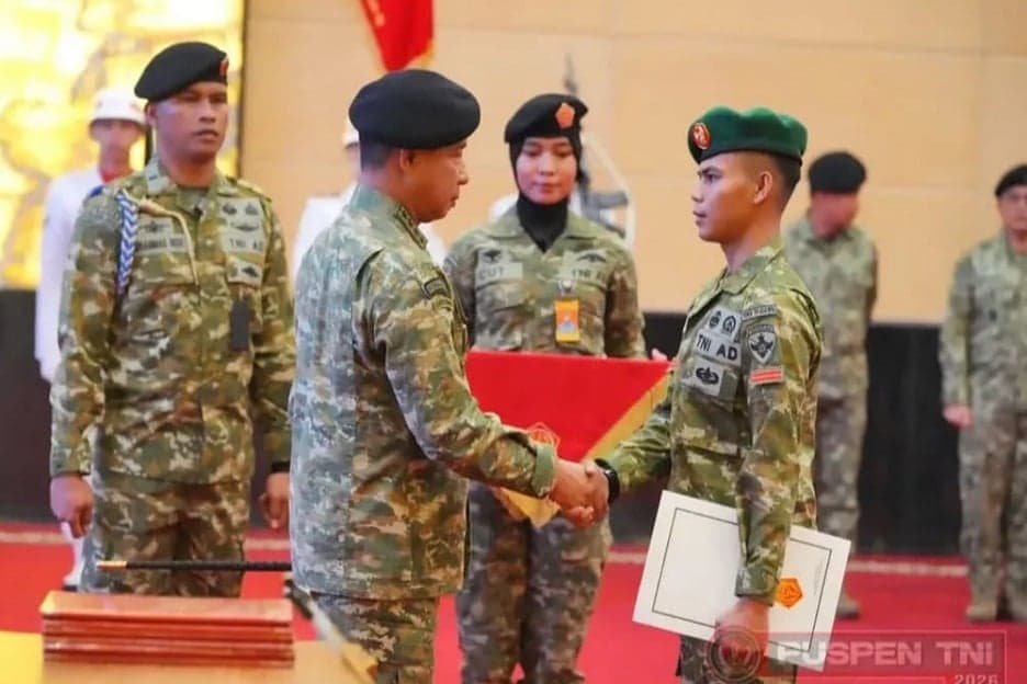 Panglima TNI Beri Kenaikan Pangkat Luar Biasa kepada Prajurit Peraih Juara Hafalan Al Quran Panglima TNI Beri Kenaikan Pangkat Luar Biasa kepada Prajurit Peraih Juara Hafalan Al Quran