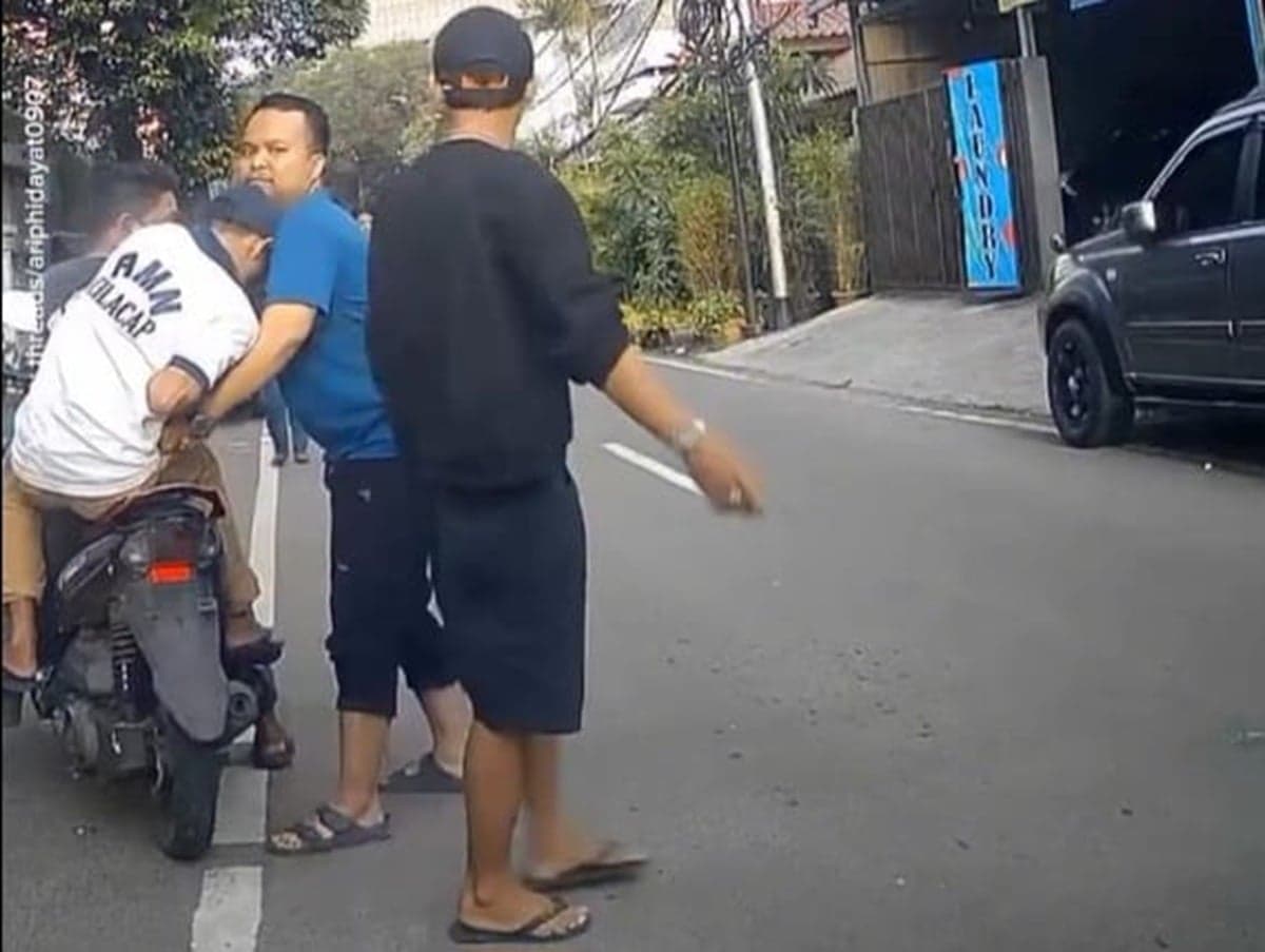 Kronologi Mobil Pelat Luar Jakarta Dipalak Bang Jago di Kebon Kacang Tanah Abang Kronologi Mobil Pelat Luar Jakarta Dipalak Bang Jago di Kebon Kacang Tanah Abang