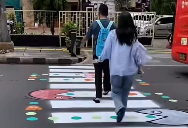 Seniman Bikin Zebra Cross di Tebet Berkarakter Pac-Man, Dinas Bina Marga Buka Suara Seniman Bikin Zebra Cross di Tebet Berkarakter Pac-Man, Dinas Bina Marga Buka Suara