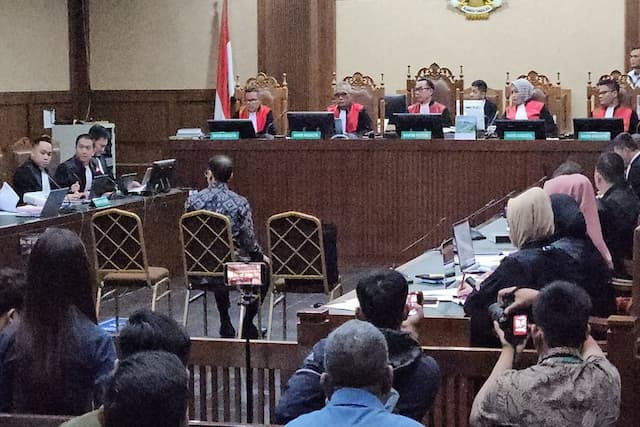 Hadiri Sidang Kasus Chromebook, Nadiem Ungkap Habis Jalani Operasi Keempat Hadiri Sidang Kasus Chromebook, Nadiem Ungkap Habis Jalani Operasi Keempat