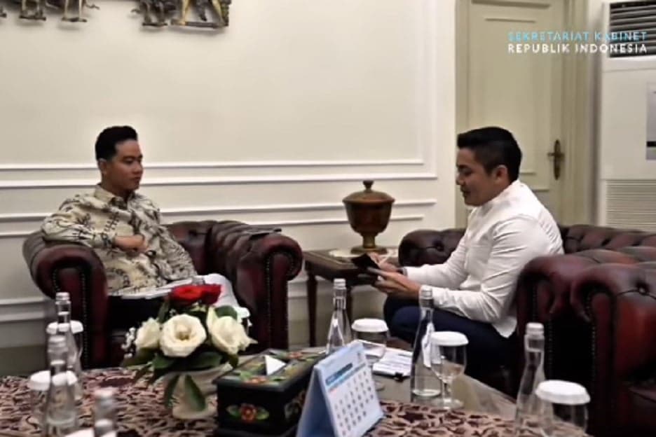 Seskab Teddy Temui Wapres Gibran, Silaturahmi dan Bahas Kondisi Tanah Air Seskab Teddy Temui Wapres Gibran, Silaturahmi dan Bahas Kondisi Tanah Air