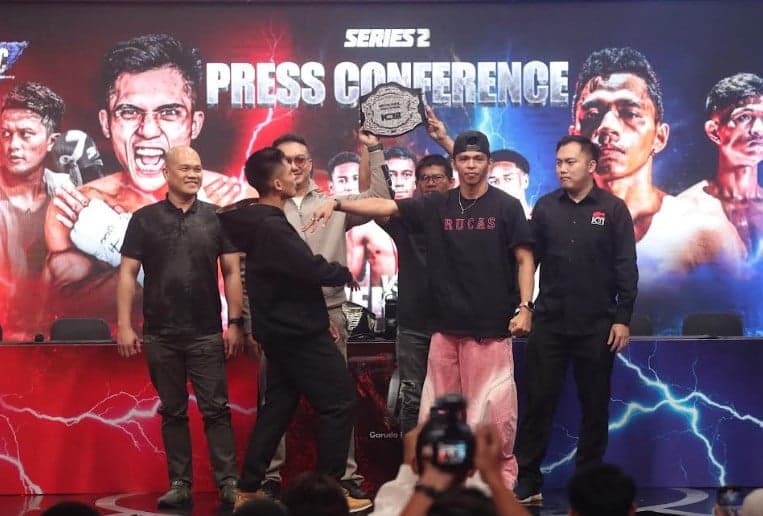Aziz Calim dan Kkajhe Janjikan Totalitas dalam Garuda Fight Championship Series 2 Aziz Calim dan Kkajhe Janjikan Totalitas dalam Garuda Fight Championship Series 2