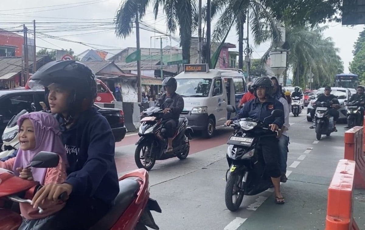 Libur Panjang Akhir Pekan, Lalu Lintas Kawasan Ragunan Padat Libur Panjang Akhir Pekan, Lalu Lintas Kawasan Ragunan Padat