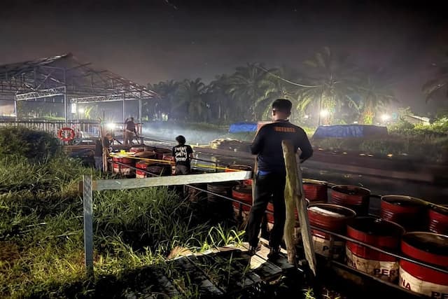 Polda Riau Bongkar Mafia Solar Subsidi di Pelalawan dan Inhil Polda Riau Bongkar Mafia Solar Subsidi di Pelalawan dan Inhil