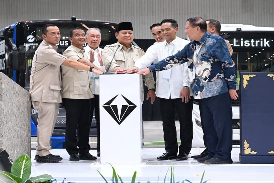 Presiden Prabowo Resmikan Pabrik Perakitan Mobil Listrik di Magelang Presiden Prabowo Resmikan Pabrik Perakitan Mobil Listrik di Magelang