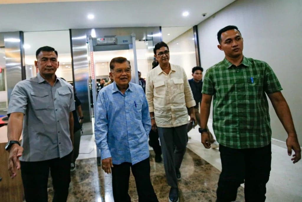 7 Berita Hukum Pekan Ini: JK Laporkan Rismon, Sahroni Diperas, hingga OTT di Tulungagung 7 Berita Hukum Pekan Ini: JK Laporkan Rismon, Sahroni Diperas, hingga OTT di Tulungagung