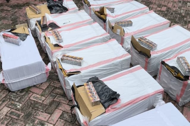 Bea Cukai Gagalkan 7 Juta Batang Rokok Ilegal di Tol Jawa Timur Senilai Rp10,39 Miliar Bea Cukai Gagalkan 7 Juta Batang Rokok Ilegal di Tol Jawa Timur Senilai Rp10,39 Miliar