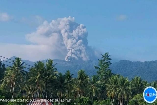 Gunung Dukono di Maluku Utara Erupsi Pagi Ini, Tinggi Kolom Abu 1.200 Meter Gunung Dukono di Maluku Utara Erupsi Pagi Ini, Tinggi Kolom Abu 1.200 Meter