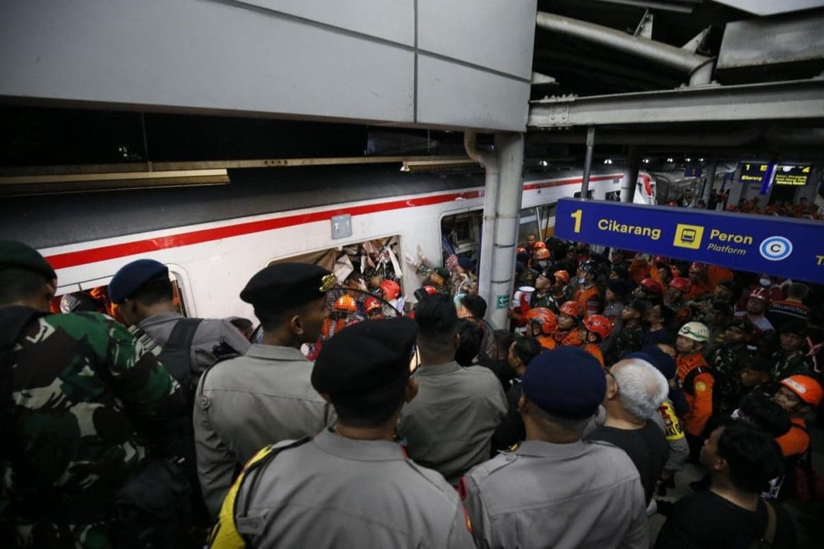 Operasional KRL Hanya Sampai Stasiun Bekasi Pascainsiden Tabrakan Kereta Operasional KRL Hanya Sampai Stasiun Bekasi Pascainsiden Tabrakan Kereta