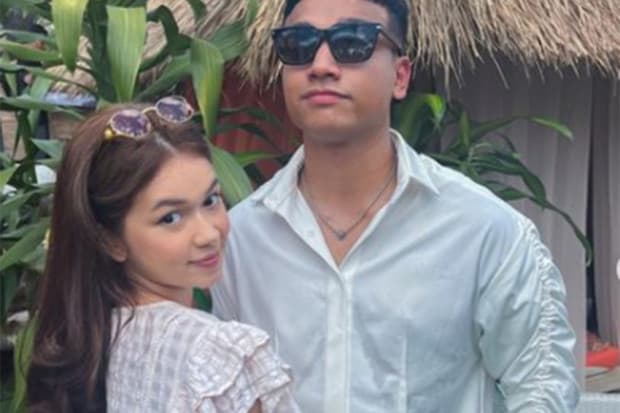 Fadly Faisal Mesra dengan Rebecca Klopper di Kolam Renang, Netizen Miris: Astaghfirulloh Fadly Faisal Mesra dengan Rebecca Klopper di Kolam Renang, Netizen Miris: Astaghfirulloh