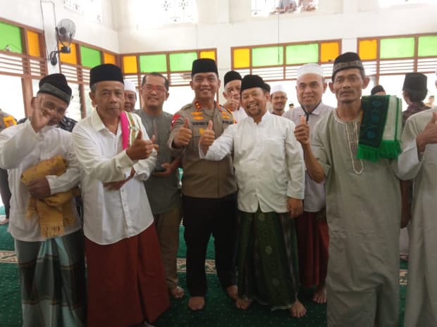 Safari Jumat, Kapolda DIY Ngobrol Bareng Jamaah Masjid Sunan Pandanaran Sleman Safari Jumat, Kapolda DIY Ngobrol Bareng Jamaah Masjid Sunan Pandanaran Sleman