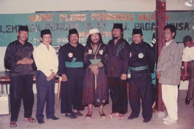 Kisah Maksum Jauhari, Ulama dan Pendekar Silat Legendaris NU yang Miliki Berbagai Karamah Kisah Maksum Jauhari, Ulama dan Pendekar Silat Legendaris NU yang Miliki Berbagai Karamah