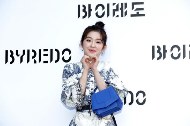 7 Artis Korea Ini Punya Hobi Paling Aneh, Irene Red Velvet Suka Menyetrika Baju 7 Artis Korea Ini Punya Hobi Paling Aneh, Irene Red Velvet Suka Menyetrika Baju