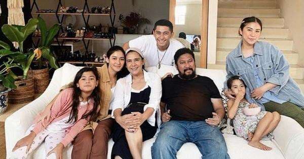 Biodata dan Agama 4 Anak Lydia Kandou dan Jamal Mirdad, Nomor 3 Geger Pindah Islam Biodata dan Agama 4 Anak Lydia Kandou dan Jamal Mirdad, Nomor 3 Geger Pindah Islam