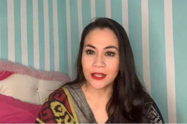 Tips Zoya Amirin Agar Wanita Merasakan Nikmatnya Bermain Cinta Tips Zoya Amirin Agar Wanita Merasakan Nikmatnya Bermain Cinta
