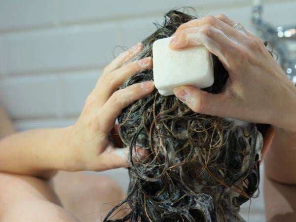 Sama-Sama Ramah Lingkungan, Kenali Perbedaan Sampo Batang Berbasis Sabun dengan Sampo Batang Syndet Sama-Sama Ramah Lingkungan, Kenali Perbedaan Sampo Batang Berbasis Sabun dengan Sampo Batang Syndet