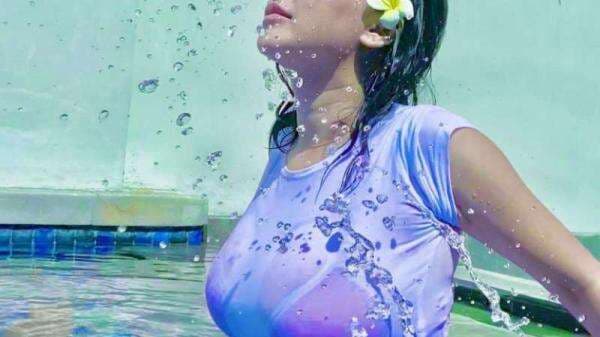 Memiliki Ukuran Payudara Ekstra, Cupi Cupita Kerap Selipkan Uang dan Hape Memiliki Ukuran Payudara Ekstra, Cupi Cupita Kerap Selipkan Uang dan Hape