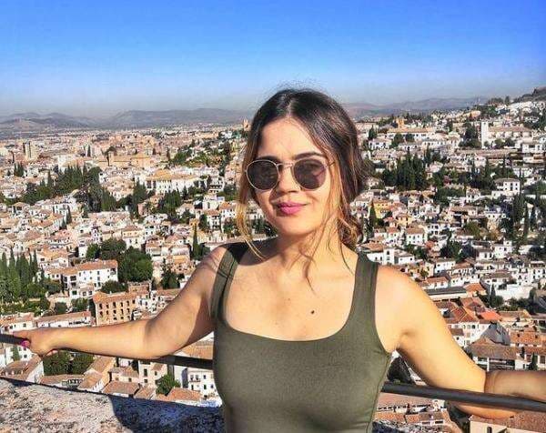 4 Potret Cantik Pramugari Ivana Stanic, Senyumnya Adem Banget 4 Potret Cantik Pramugari Ivana Stanic, Senyumnya Adem Banget