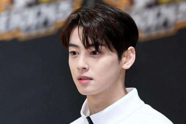 10 Idola K-Pop Tertampan 2021, Nomor 1 Bikin Terpesona 10 Idola K-Pop Tertampan 2021, Nomor 1 Bikin Terpesona