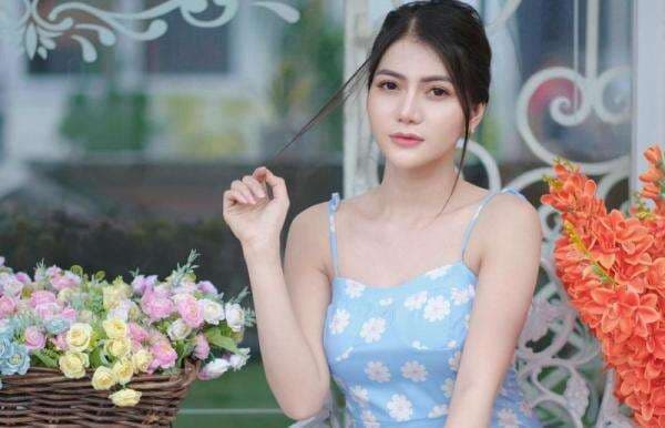 4 Fakta dan Sosok Loli Auristela Aspri Hotman Paris Berbody Mulus, Nomor 3 Bikin Pria Gemetar 4 Fakta dan Sosok Loli Auristela Aspri Hotman Paris Berbody Mulus, Nomor 3 Bikin Pria Gemetar