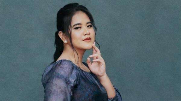 5 Potret Terbaru Kahiyang Ayu yang Makin Langsing, Cantik Pakai Dress Biru! 5 Potret Terbaru Kahiyang Ayu yang Makin Langsing, Cantik Pakai Dress Biru!