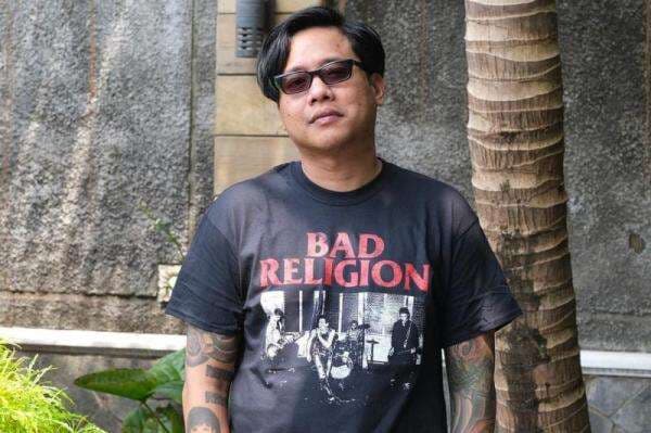 Ibu dan Adik Gofar Hilman Dihujat Imbas Dugaan Kasus Pelecehan Seksual: Yang Diserang Bukan Gue, tapi Orangtua Gue Ibu dan Adik Gofar Hilman Dihujat Imbas Dugaan Kasus Pelecehan Seksual: Yang Diserang Bukan Gue, tapi Orangtua Gue