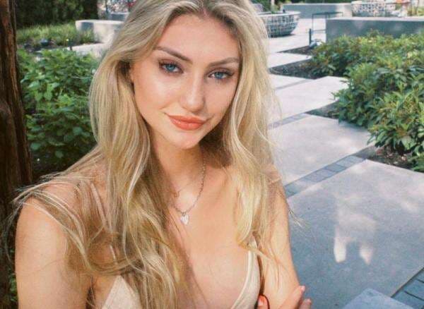 6 Potret Cantik Cameron Brink, Atlet Basket yang Mirip Barbie 6 Potret Cantik Cameron Brink, Atlet Basket yang Mirip Barbie