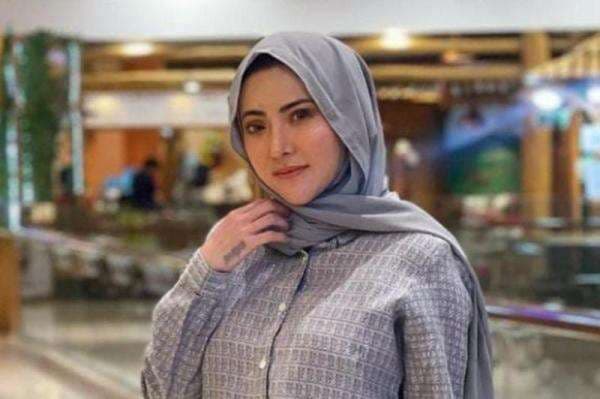 Intip Foto-Foto Cantik Ayu Aulia, Model yang Kini Berhijab! Intip Foto-Foto Cantik Ayu Aulia, Model yang Kini Berhijab!