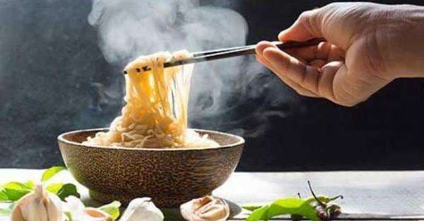 4 Cara Memakai Sumpit yang Mudah dan Cepat, Cocok untuk Pemula 4 Cara Memakai Sumpit yang Mudah dan Cepat, Cocok untuk Pemula