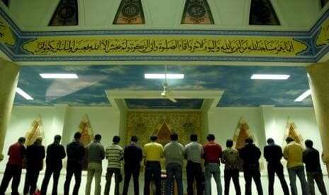 Imam Teringat Belum Mandi Junub, Apakah Sholat Para Jamaahnya Batal? Imam Teringat Belum Mandi Junub, Apakah Sholat Para Jamaahnya Batal?