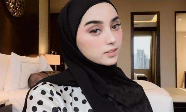 Biodata dan Agama Dinan Fajrina, Selebgram Cantik yang Dipersunting Crazy Rich Doni Salmanan Biodata dan Agama Dinan Fajrina, Selebgram Cantik yang Dipersunting Crazy Rich Doni Salmanan