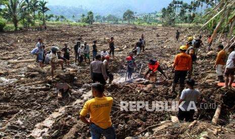 Satu Korban Longsor Ditemukan di Malampah Pasaman Satu Korban Longsor Ditemukan di Malampah Pasaman