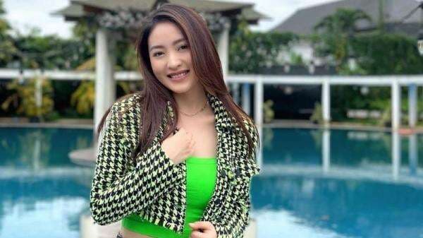 5 Outfit ke Pantai ala Natasha Wilona, Tanpa Bikini Tetap Seksi! 5 Outfit ke Pantai ala Natasha Wilona, Tanpa Bikini Tetap Seksi!