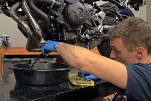 Ini Penyebab Oli Motor Cepat Habis dan Bisa Bikin Mesin Jebol Ini Penyebab Oli Motor Cepat Habis dan Bisa Bikin Mesin Jebol