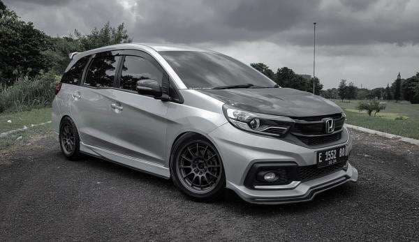 Modifikasi Honda Mobilio Family Car Street Racing Modifikasi Honda Mobilio Family Car Street Racing