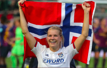 Lima Tahun Absen, Si Cantik Ada Hegerberg Akhirnya Kembali Perkuat Timnas Norwegia Lima Tahun Absen, Si Cantik Ada Hegerberg Akhirnya Kembali Perkuat Timnas Norwegia