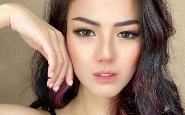 5 Fakta Nita Gunawan yang Dikabarkan Dekat dengan Billy Syahputra dan Raffi Ahmad 5 Fakta Nita Gunawan yang Dikabarkan Dekat dengan Billy Syahputra dan Raffi Ahmad