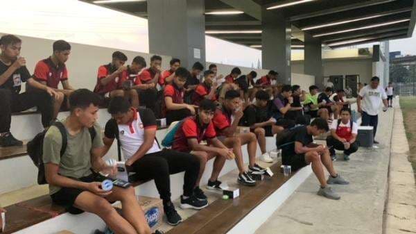 Skuad Indonesia All Star U-20 Buka Puasa Bersama Usai Jalani Latihan Skuad Indonesia All Star U-20 Buka Puasa Bersama Usai Jalani Latihan