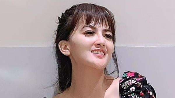 Diana Dee Starlight Pose Menggoda Pakai Dress Hitam, Netizen: Bikin Pagi Jadi Ceria Diana Dee Starlight Pose Menggoda Pakai Dress Hitam, Netizen: Bikin Pagi Jadi Ceria