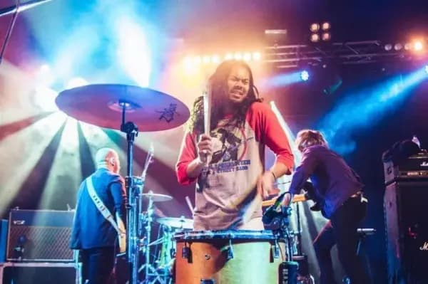 Biodata dan Profil Dougy Mandagi, Musisi asal Indonesia Pertama yang Tampil di Coachella Biodata dan Profil Dougy Mandagi, Musisi asal Indonesia Pertama yang Tampil di Coachella