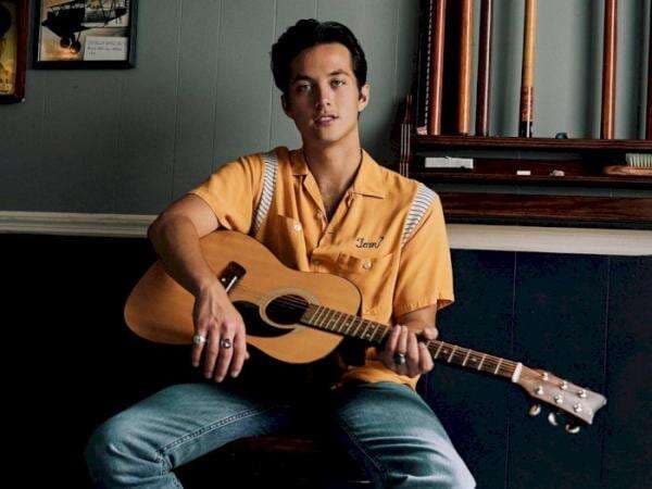 Laine Hardy Ditangkap Polisi atas Tuduhan Memasang Alat Sadap di Kamar Mantan Pacarnya Laine Hardy Ditangkap Polisi atas Tuduhan Memasang Alat Sadap di Kamar Mantan Pacarnya