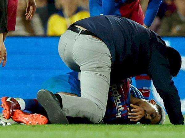 Tabrakan Kepala dengan Sesama Pemain Barcelona, Ronald Araujo Gegar Otak Tabrakan Kepala dengan Sesama Pemain Barcelona, Ronald Araujo Gegar Otak