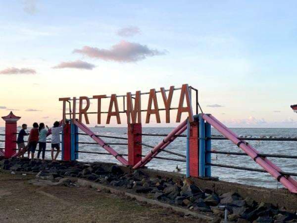Gak Cuma Indah, Ada Jejak Sejarah Islam di Pantai Legenda Tirtamaya! Seperti Apa? Gak Cuma Indah, Ada Jejak Sejarah Islam di Pantai Legenda Tirtamaya! Seperti Apa?