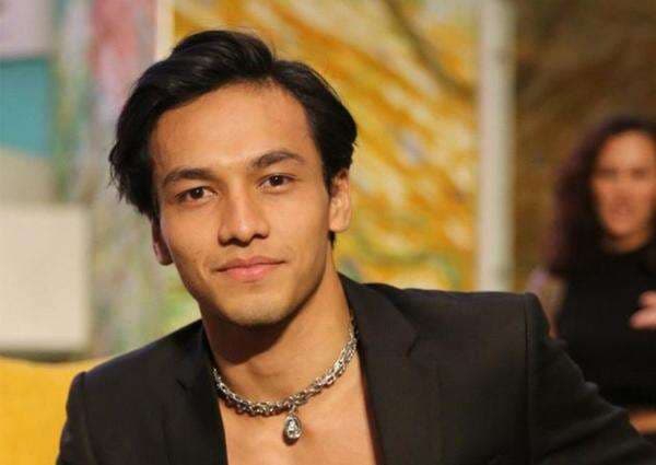 Terungkap Sosok Pria yang Dicium Jefri Nichol, Ini Motifnya Terungkap Sosok Pria yang Dicium Jefri Nichol, Ini Motifnya